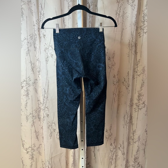 Lululemon Wunder Under Crop (Hi-Rise) (Full-On Luxtreme 21")
Blue Black (4) - Picture 6 of 10